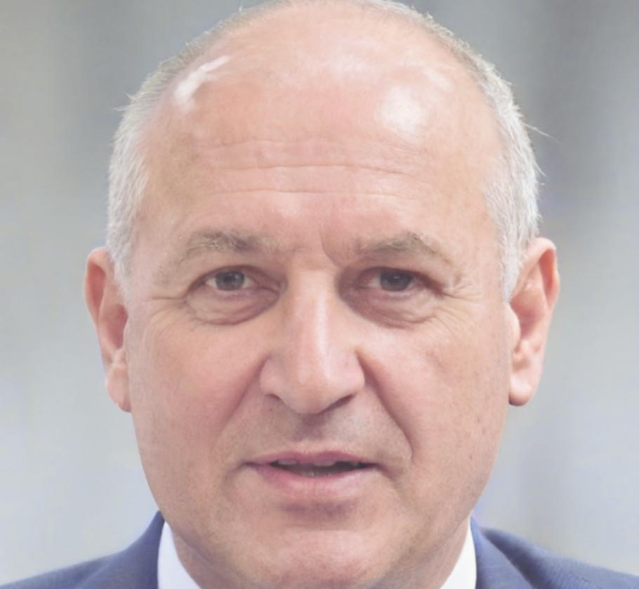 Casimiro Velázquez, Director de Estrategia Financiera